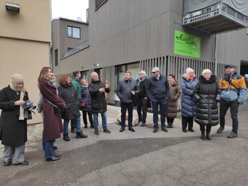 Obrazek przedstawia Stanz budynek wielepokoleniowy