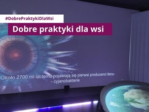 Obrazek przedstawia wystawę multimedialną