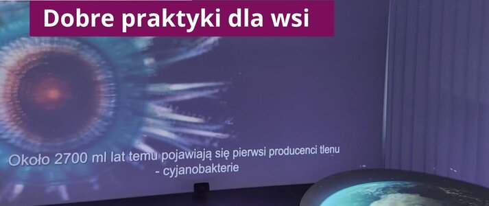 Obrazek przedstawia wystawę multimedialną.
