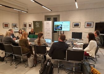 Obrazek przedstawia uczestników spotkania