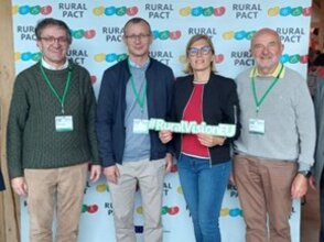 Obrazek przedstawia polskich przedstawicieli podczas konferencji.