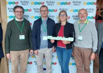 Obrazek przedstawia polskich przedstawicieli podczas konferencji.