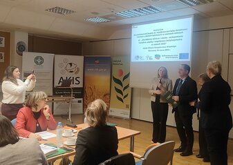 widok osób uczęstniczących w seminarium