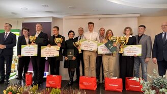 Obrazek przedstawia laueratow testu wiedzy o rolnictwie ekologicznym