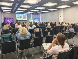 Obrazek przedstawia uczestników konferencji