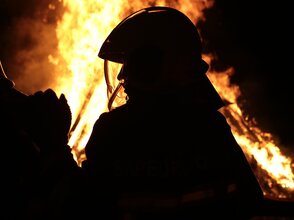 Zjęcie przedstawia strażaka 