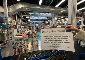 Zdjęcie przedstawia uczestników wizyty studyjnej na Uniwersytecie Przyrodniczym w Poznaniu