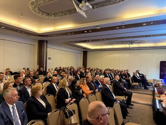 Obrazek przedstawia uczestników forum