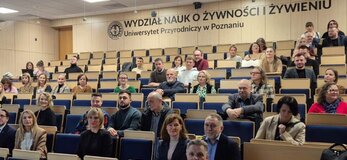 Zdjęcie przedstawia uczestników wizyty studyjnej na Uniwersytecie Przyrodniczym w Poznaniu