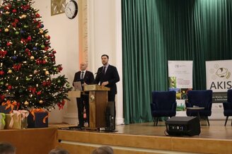 Zdjęcie przedstawia wiceministra MRiRW oraz Rektora SGGW