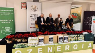 Zdjęcie przedstawia prelegentów