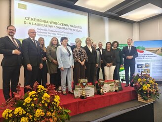 Obrazek przedstawia laureatów konkursu