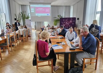 Zdjęcie przedstawia uczestników posiedzenia KS KSOW+