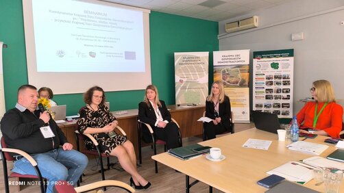 Zdjęcie przedstawia uczestników panelu dyskusyjnego