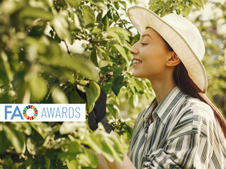 Zdjęcie przedstawia młodą rolniczkę