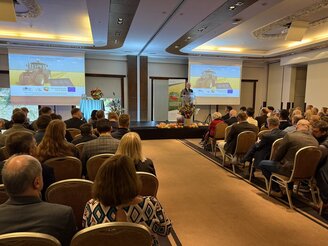 Obrazek przedstawia Dyrektora CDR uczestników forum