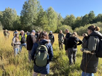 Obrazek przedstawia uczestników na szkoleniu terenowym na Polesiu