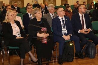 Zdjęcie przedsatwia uczestników konferencji