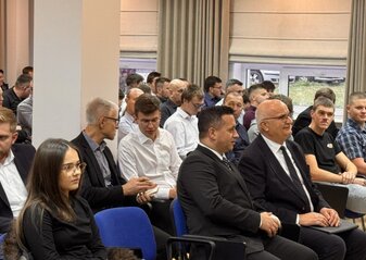 Obrazek przedstawia uczestników konferencji