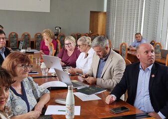 Zdjęcie przedstawia uczestników posiedzenia KS KSOW+