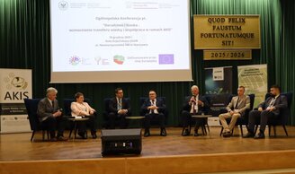 Zdjęcie przedstawia panel dyskusyjny