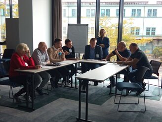 Obrazek przedstawia uczestników wydarzenia.