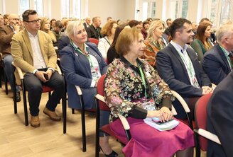 Zdjecie przedstawia uczestników konferencji