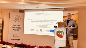 Zdjęcie przedstawia prelegenta 