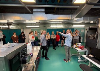 Zdjęcie przedstawia uczestników wizyty studyjnej na Uniwersytecie Przyrodniczym w Poznaniu