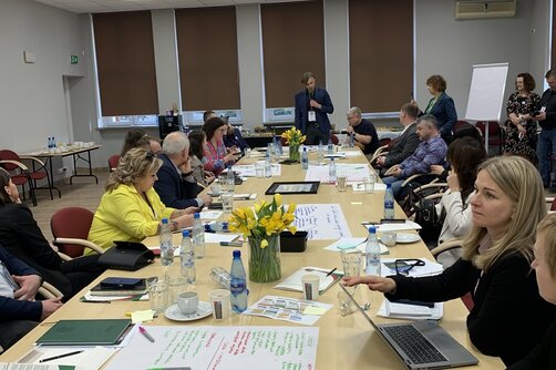 Zdjęcie przedstawia uczestników seminarium