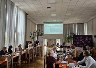 Zdjęcie przedstawia uczestników posiedzenia KS KSOW+