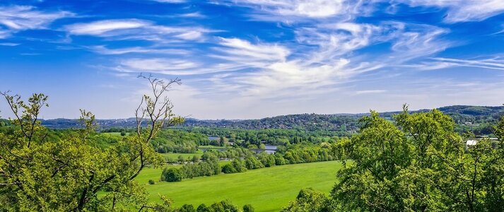 Zdjęcie przedstawia krajobraz wsi