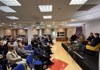 Obrazek przedstawia uczestików konferencji