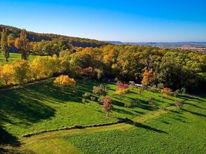 Zdjęcie przedstawia krajobraz wsi