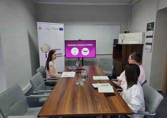 Obrazek przedstawia uczestników spotkania