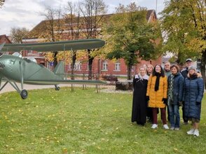 Obrazek przedstawia uczestników spotkania.