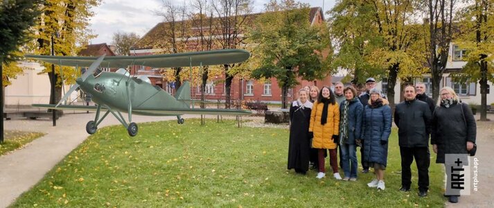 Obrazek przedstawia uczestników spotkania.