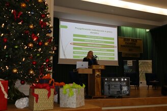 Zdjęcie przedstawia prelegentkę