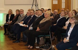 Zdjęcie przedstawia uczestników konferencji
