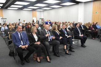 Obrazek przedstawia uczestników konferencji
