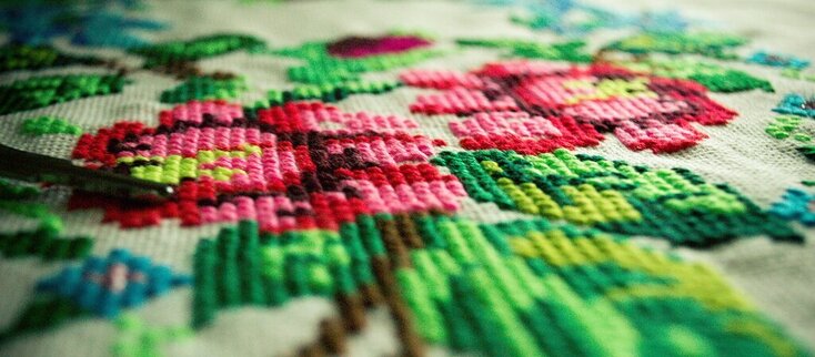 Zdjecie przedstawia haft