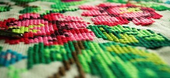 Zdjęcie przedstawia haft 