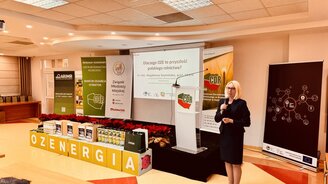 Zdjęcie przedstawia prelegentkę