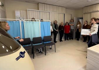 Zdjęcie przedstawia uczestników wizyty studyjnej na Uniwersytecie Przyrodniczym w Poznaniu