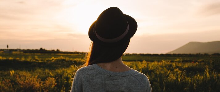 Zdjęcie przedstawia kobietę