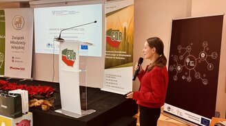 Zdjęcie przedstawia prelegentkę