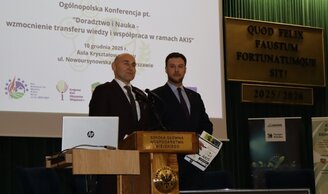 Zdjęcie przedstawia wiceministra MRiRW oraz Rektora SGGW