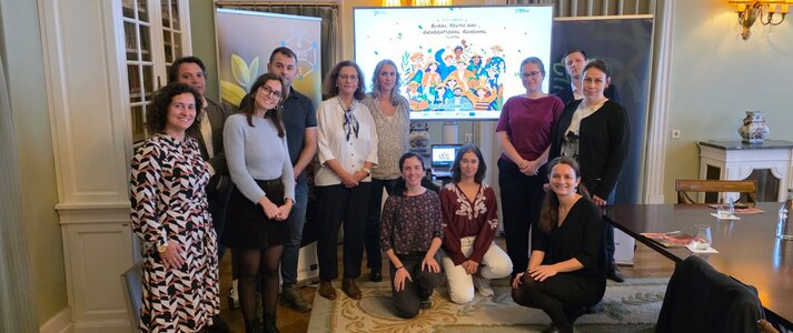 Obrazek przedstawia uczestników spotkania.