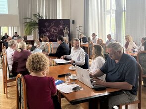 Zdjęcie przedstawia uczestników posiedzenia KS KSOW+