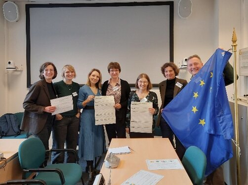 Zdjecie przedstawia grupe 